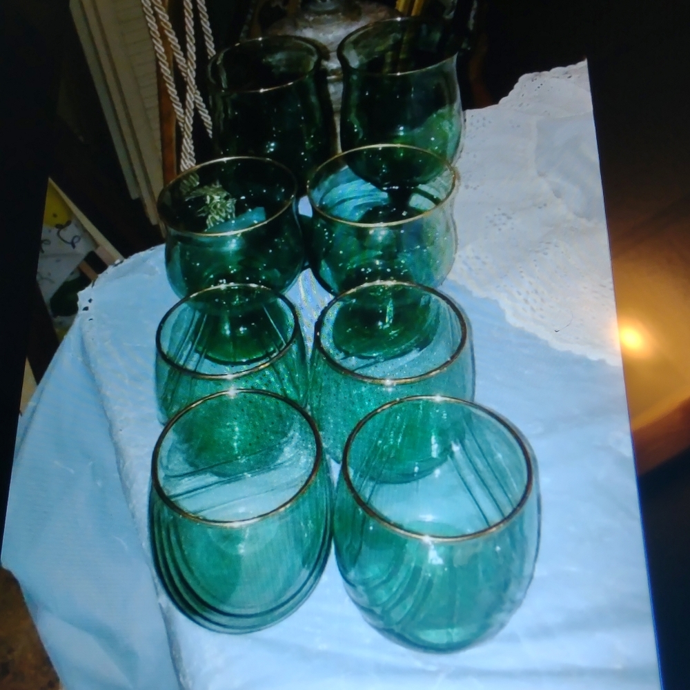(8) VINTAGE GREEN GLASSWARE, DOUBLE OLD FASHIONED, AND WATER  GLASSES.